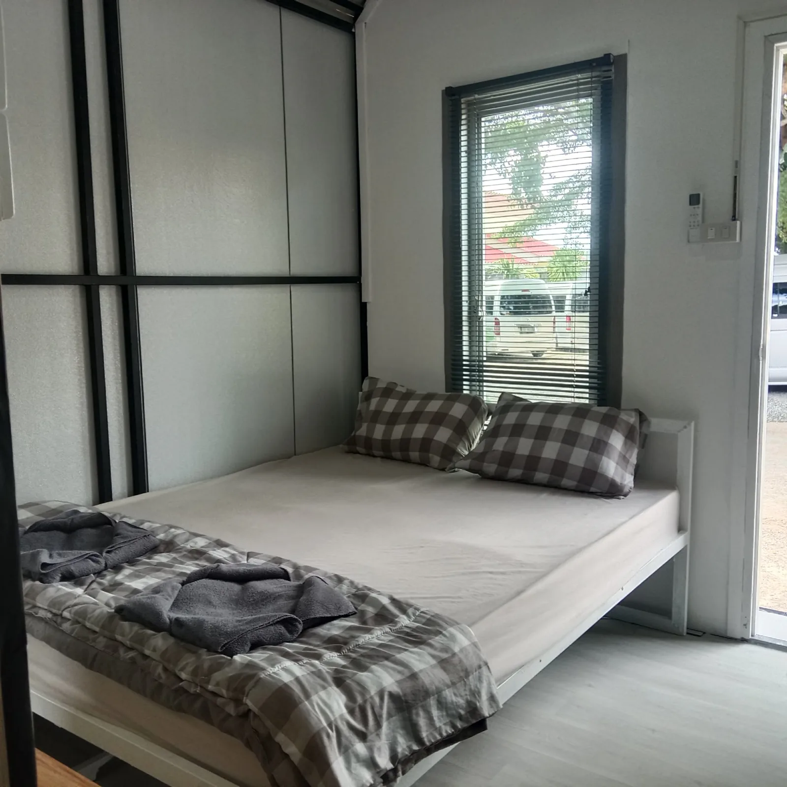 ห้องมินิมอล C3 - มุมห้องพัก